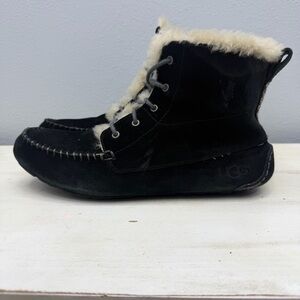Ugg Black Suede Shearling Chickaree Ankle Boots Size 9